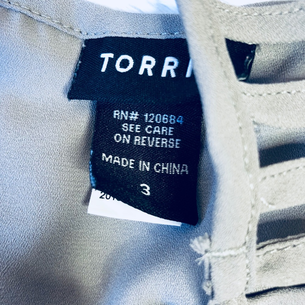 Torrid Gray caged blouse - Picture 4 of 4